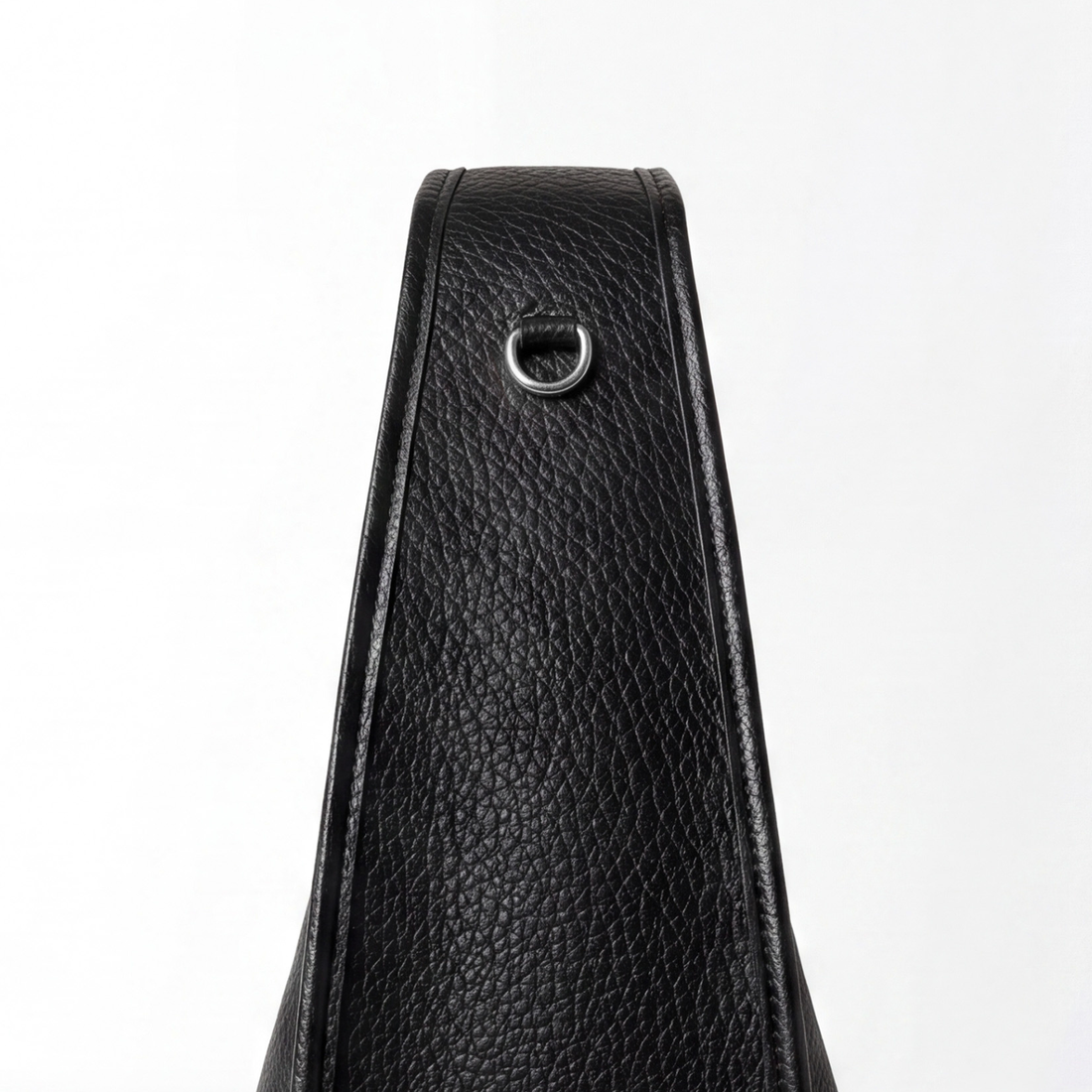 <p>Un anneau à charms pour pimper votre sac</p>